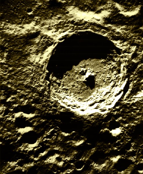 Tycho, uma cratera lunar originada por um meteorito do cinturão de asteroides.